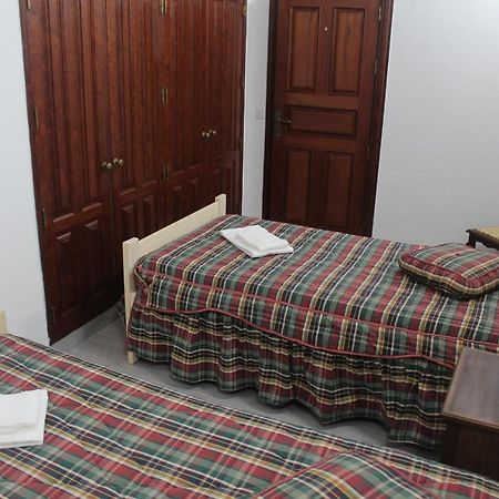 Vitorino De Nemesio Guesthouse Понта-Делгада Екстер'єр фото