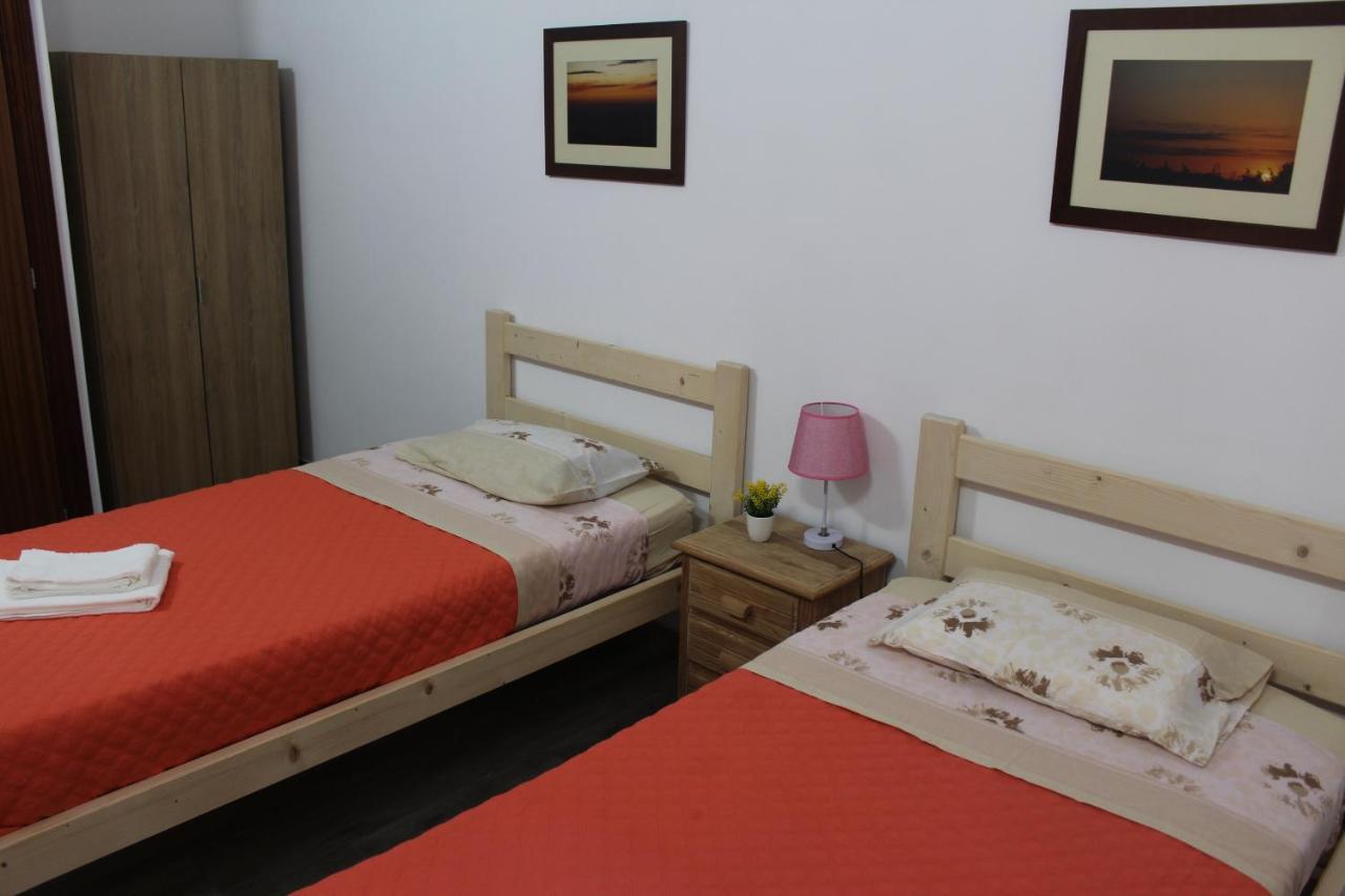Vitorino De Nemesio Guesthouse Понта-Делгада Екстер'єр фото