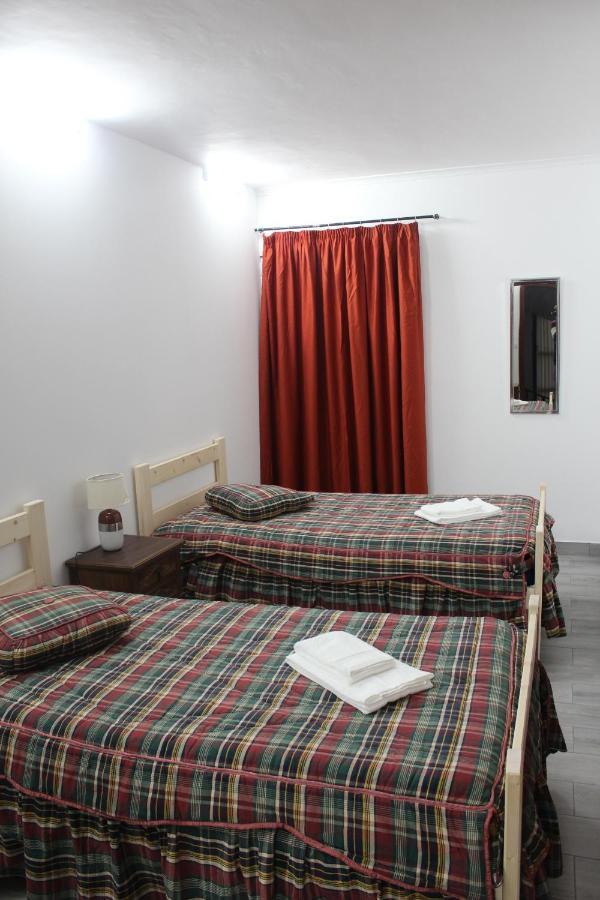 Vitorino De Nemesio Guesthouse Понта-Делгада Екстер'єр фото